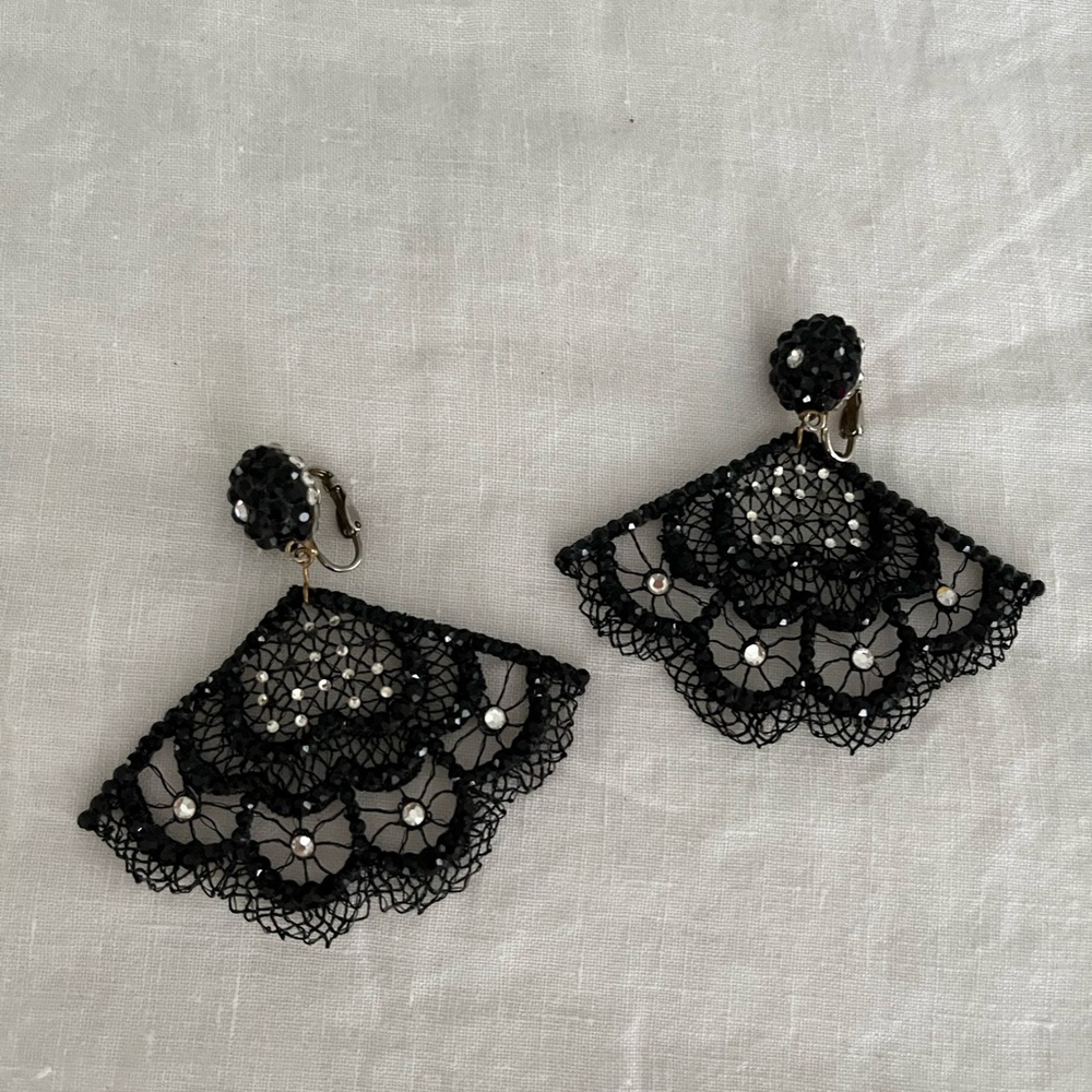 Vintage fan-shaped lace clip earrings with rhinestones